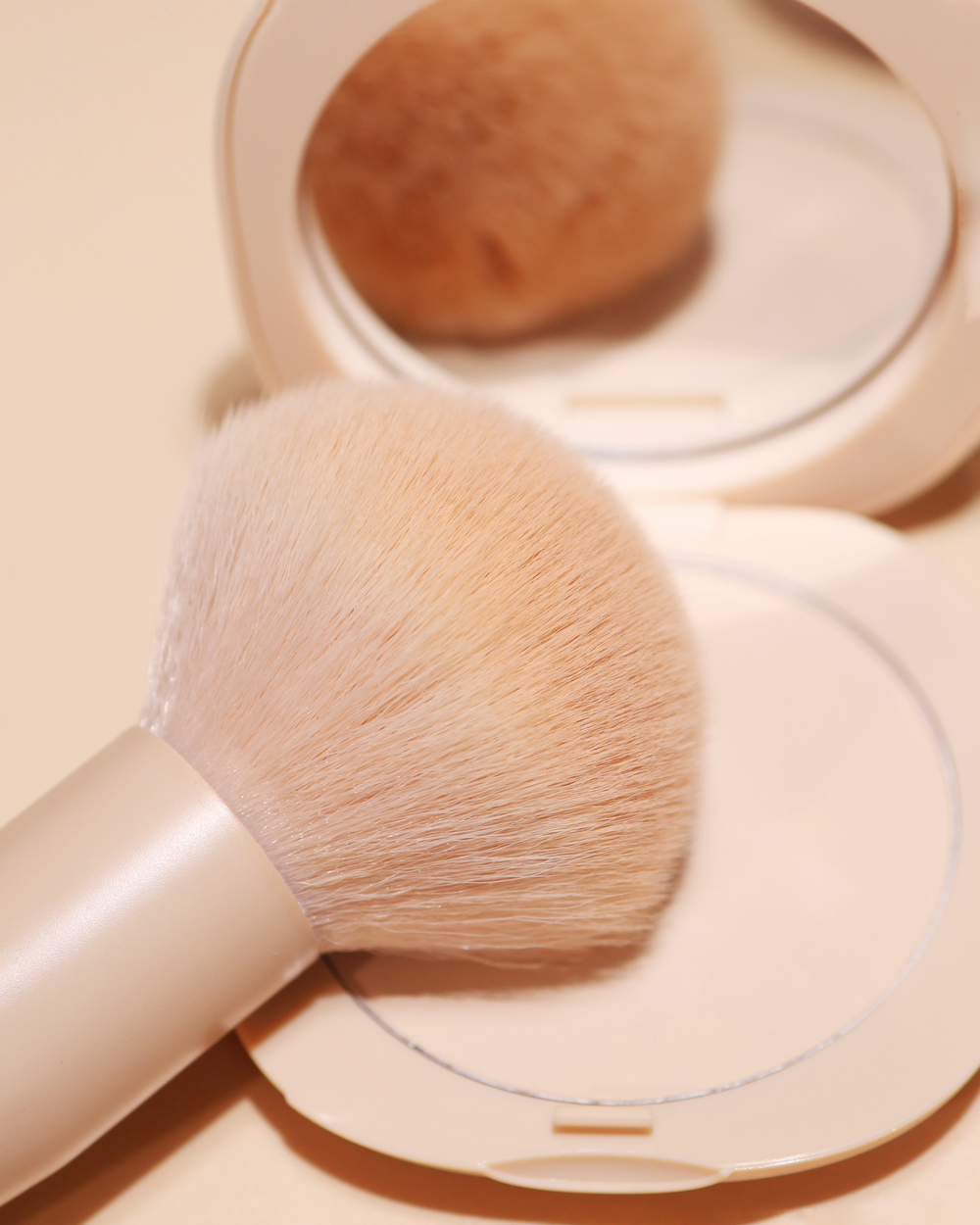 Luxe Blurring Powder Brush